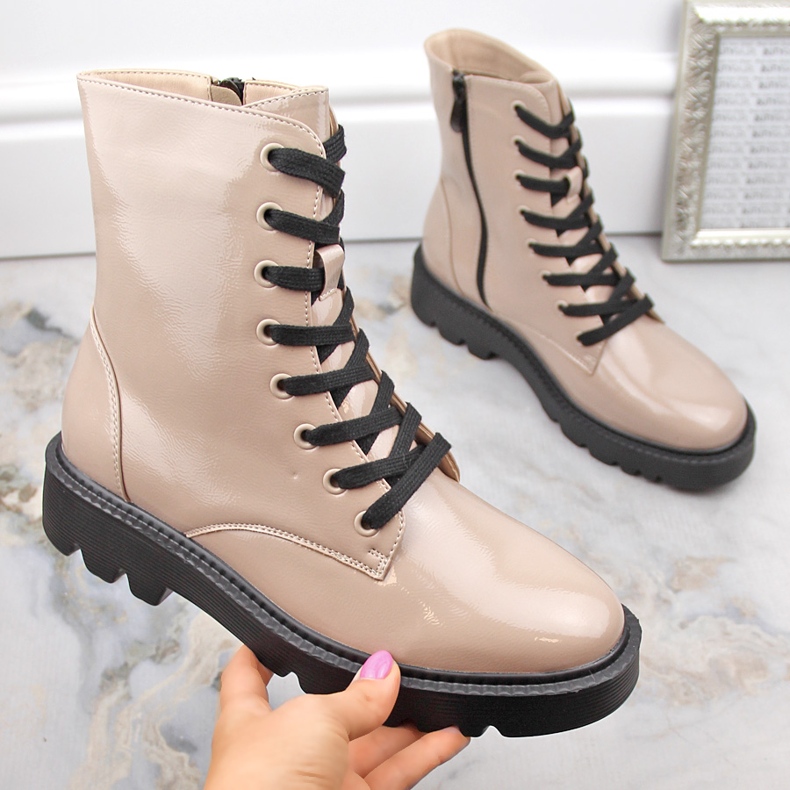 Ženske lakirane izolirane čizme, bež, Vinceza 58153 1