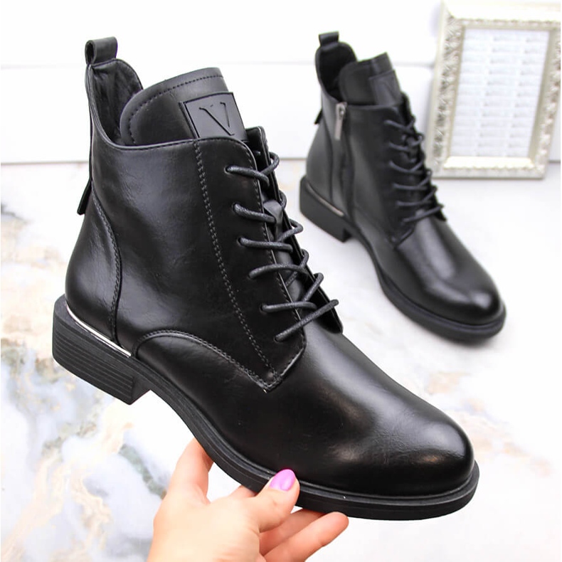 Crne, izolirane ženske čizme s ravnom petom Vinceza 58167 crno 1