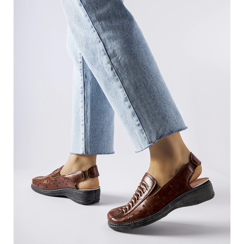 Smeđe ažurne sandale iz Glafija smeđa 1