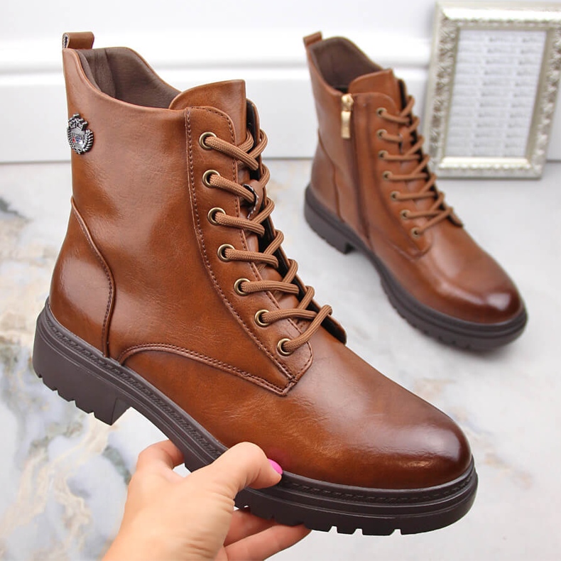 Ženske smeđe čizme na vezanje i patentni zatvarač Potocki SZ12203 smeđa 1