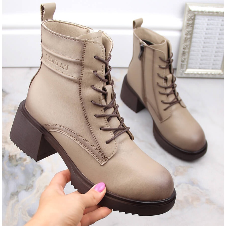 Kožne ženske gležnjače na visoku petu i platformu T.Sokolski Z23-44 bež 1