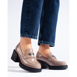 Bež ženske lakirane cipele iz Sheloveta 1