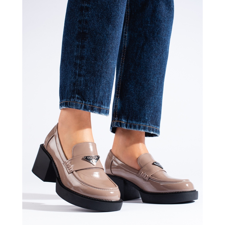 Bež ženske lakirane cipele iz Sheloveta 1