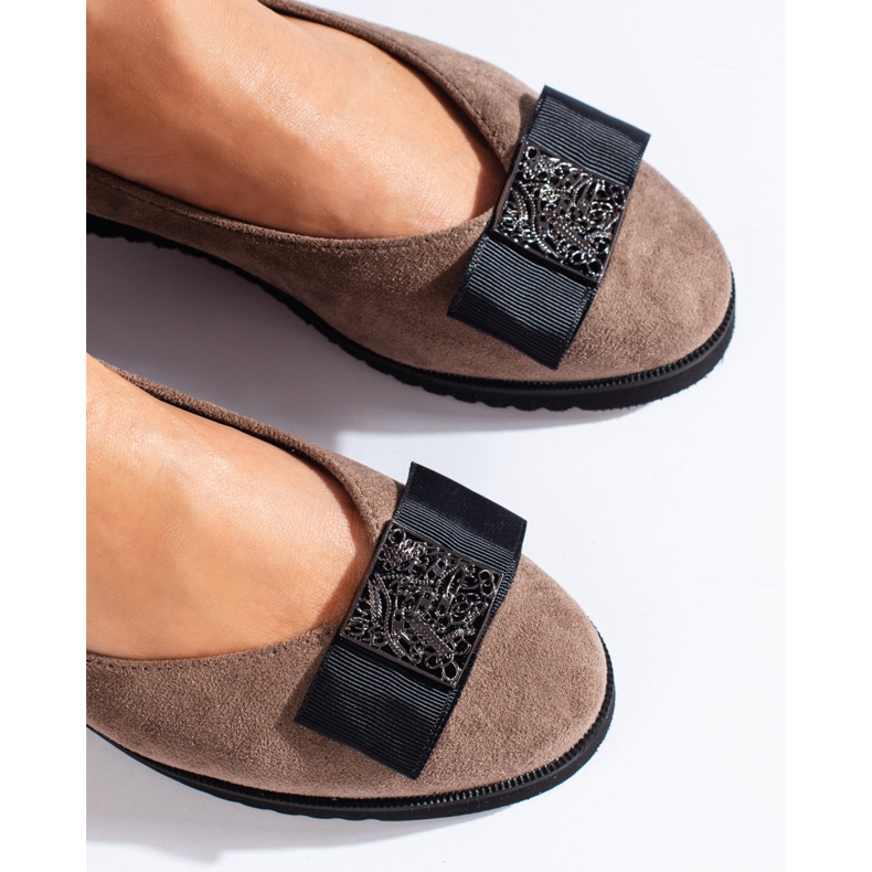 Tamno bež salonke od antilopa s niskim klinom iz Sheloveta 2