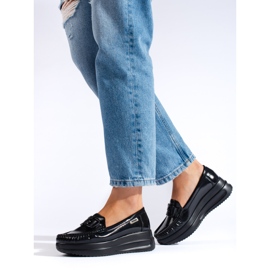 Ženske crne lakirane mokasinke s Shelovet kopčom crna 2