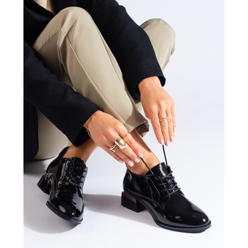 Vinceza crne lakirane cipele na vezanje s visokom petom crna 1