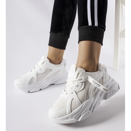 Bijele tenisice s debelim potplatom Fida bijela 1