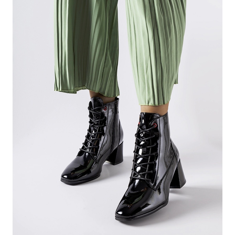 Vinceza Crne lakirane gležnjače iz Vinceze crno 1