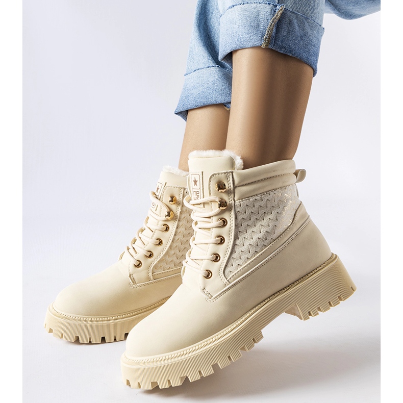 Bež izolirane ženske čizme iz Foče 1