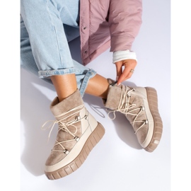 Bež kožne ženske čizme za snijeg marke Vinceza 1