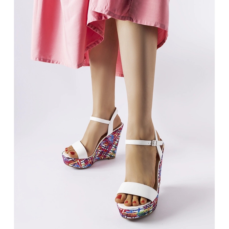 Bijele fairmont ukrašene sandale na klin bijela 1