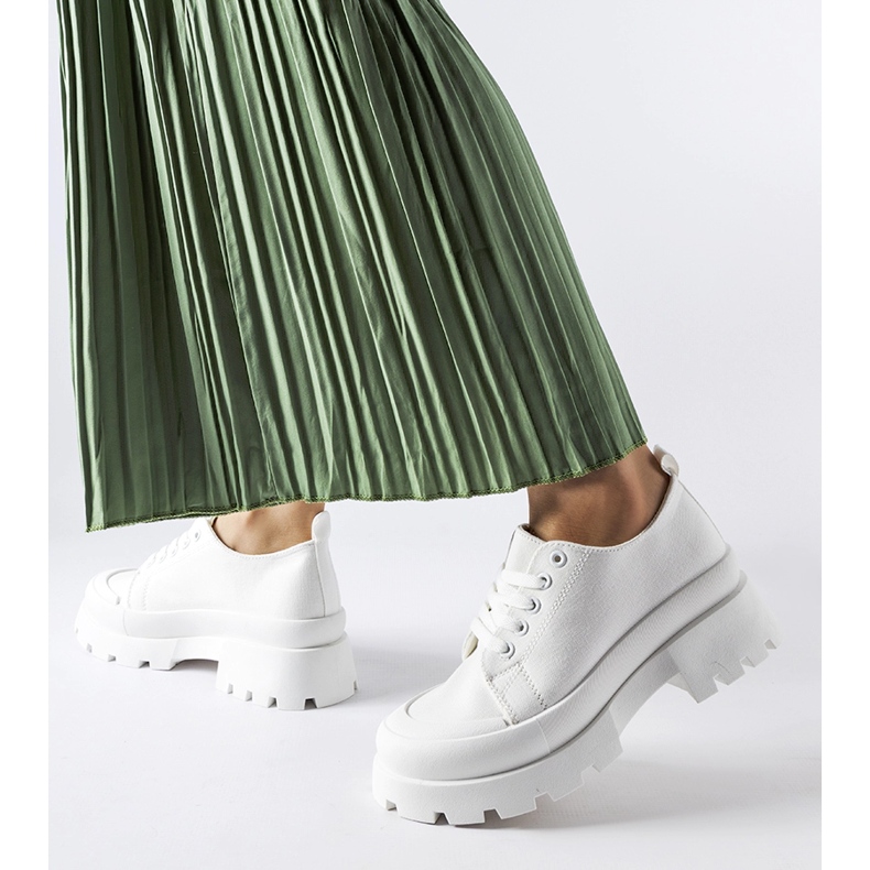 Bijele cipele s masivnim špic đonom bijela 1