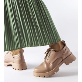 Bež cipele s mat Charleston završetkom 1