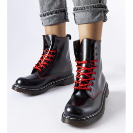 Inna Crne čizme ukrašene crvenim Rocco koncem crno 1