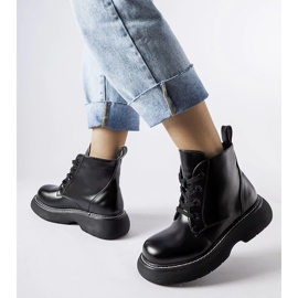 Inna Crne radničke čizme na debeloj Sacco platformi crna 1