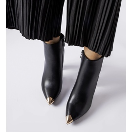 Crne čizme s metalnim vrhom Sacra crna 1