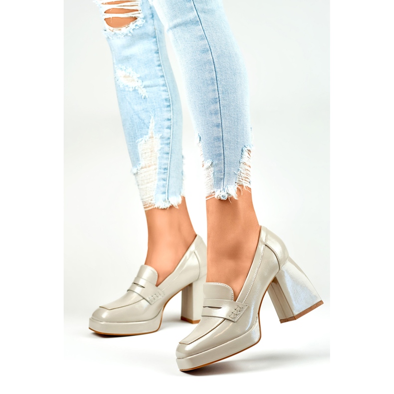 Ženske lakirane cipele na visoku petu bež 1