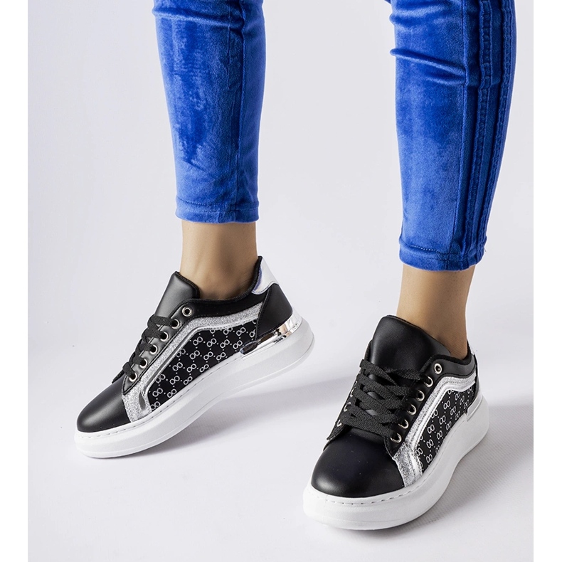 Crne tenisice sa srebrnim Leo ukrasom crno 1