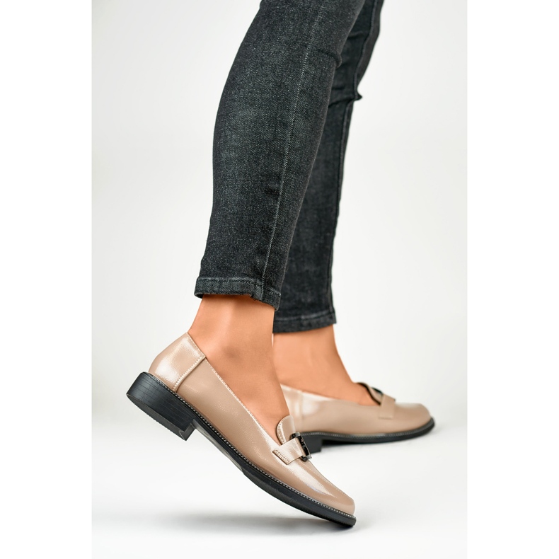 Lakirane bež ženske cipele crna 1