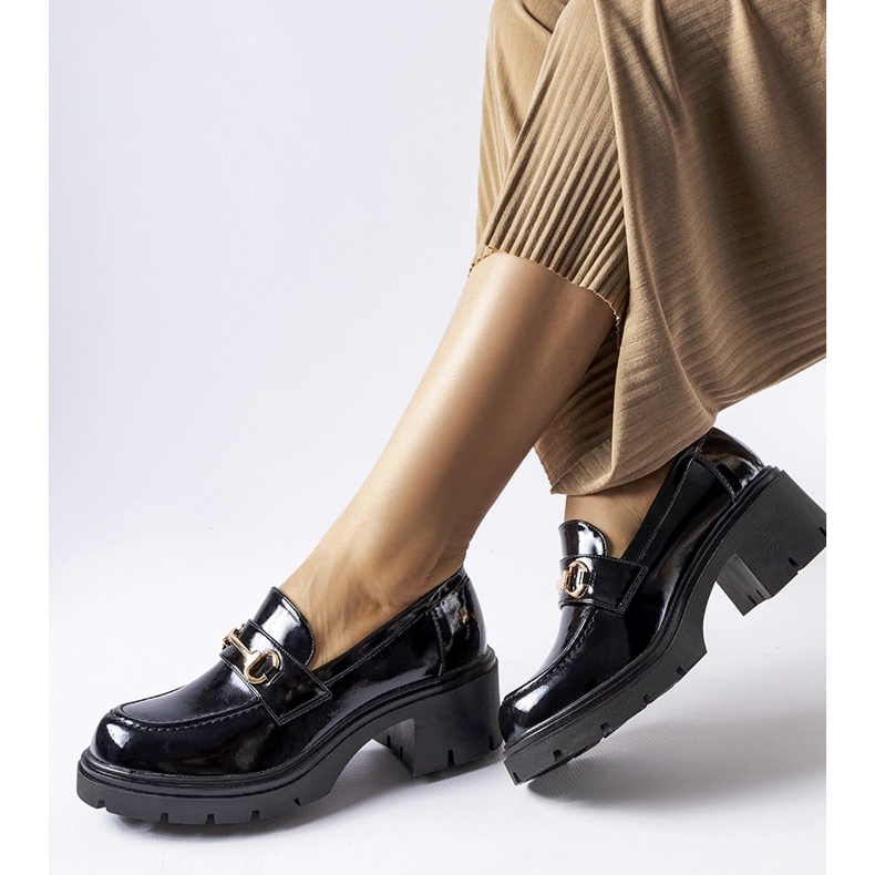 Crne lakirane cipele Fabrizio na visoku petu crno 2