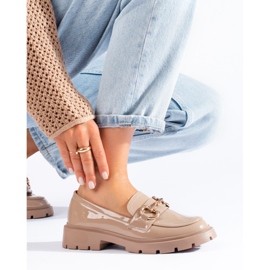 Lakirane bež mokasinke sa zlatnom Shelovet kopčom 1