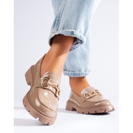 Lakirane bež mokasinke sa zlatnom Shelovet kopčom 2