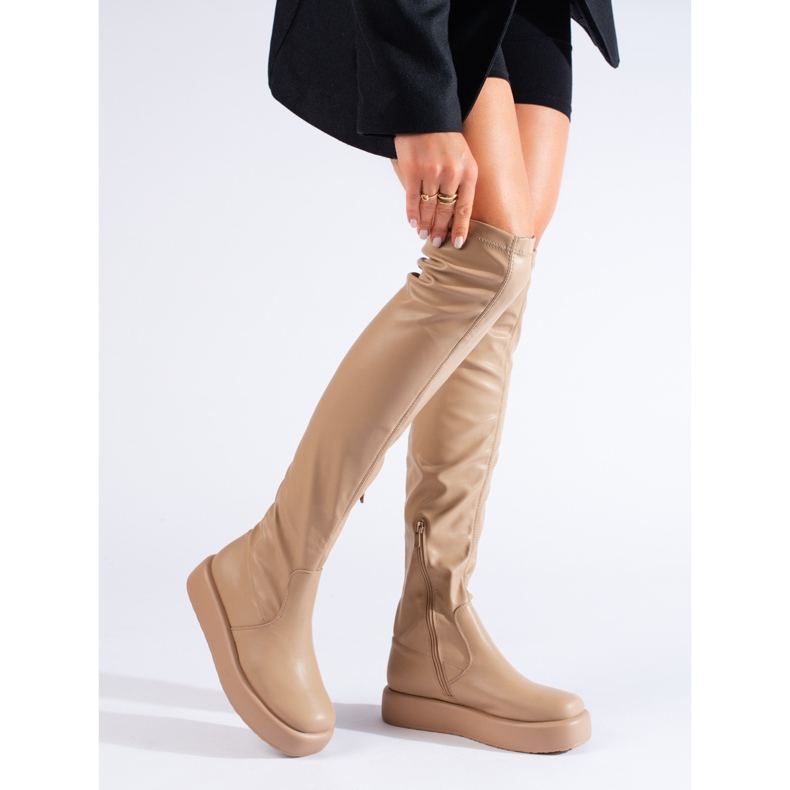 Bež mušketiri na platformi Shelovet 1