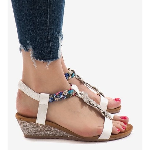 Bijele sandale na klin s elastikom B133-2 bijela 1