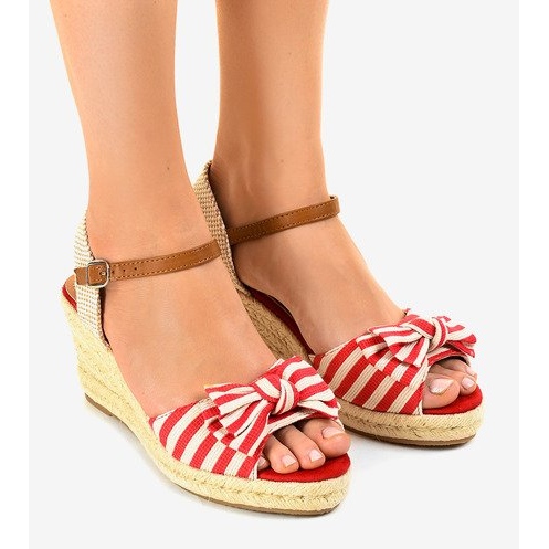 Crvene sandale na klin s mašnom W032 crvena 1