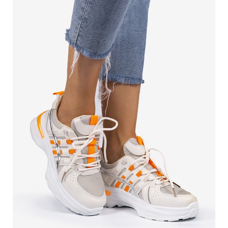 Sportske cipele bež i narančaste boje C9288 1