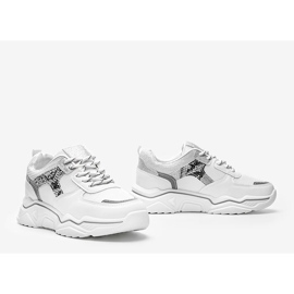 Bijele tenisice na debelom potplatu s uzorkom zmijske kože Anika bijela 1