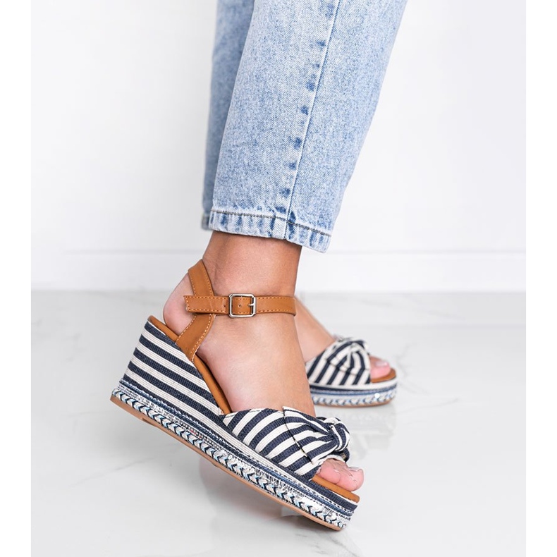 Dulce sandale na plavi i bijeli klin bijela plava 1