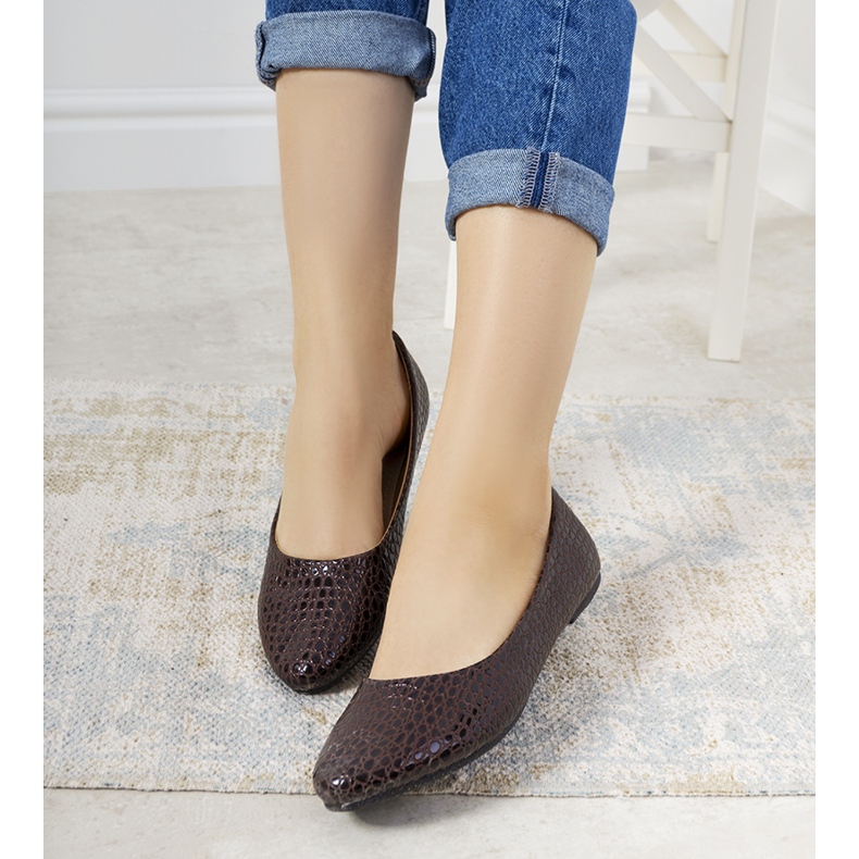 Smeđe lakirane balerinke u uzorku krokodilske kože Mozzare ružičasta 1