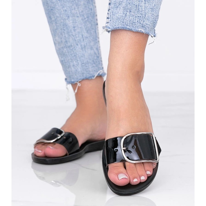 Laura crne lakirane papuče crno 1