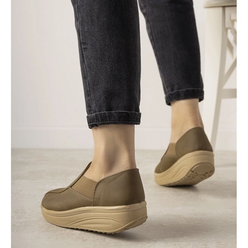 Smeđe cipele s visokim potplatom od Spikea smeđa 1