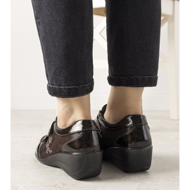 Smeđe broge na peti Tiffy s niskim klinom smeđa 1