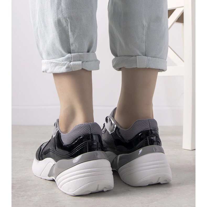 Crne tenisice s visokim potplatom crno 1