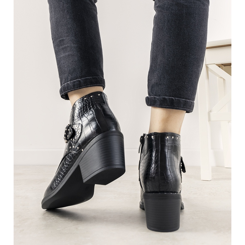 Crne gležnjače s kopčom Montiana crno 1