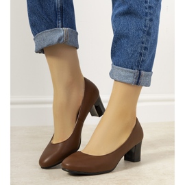 Smeđe pumpe na stupu smeđa 1