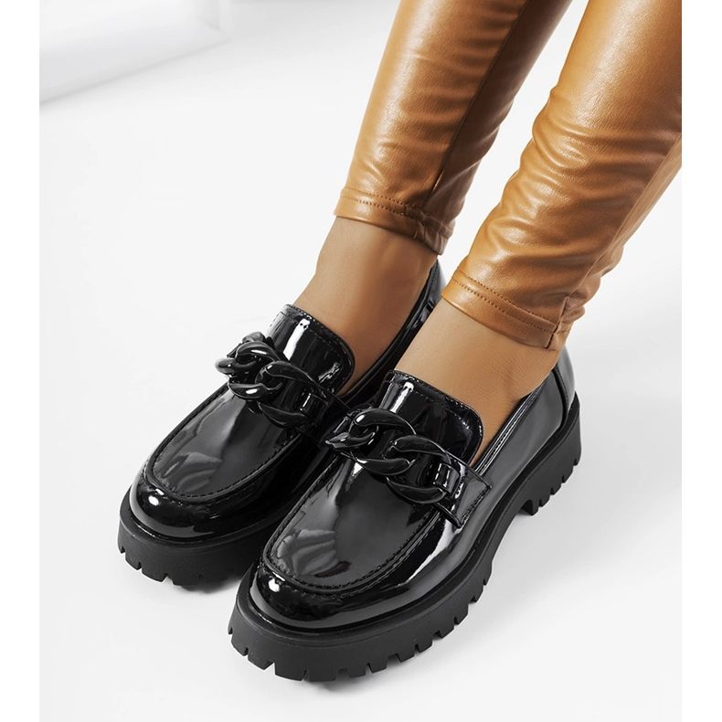 Crne lakirane mokasine s debelim Dominick potplatom crno 1