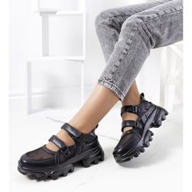 Crne tenisice s traktorskim potplatom iz Djursa crna 1