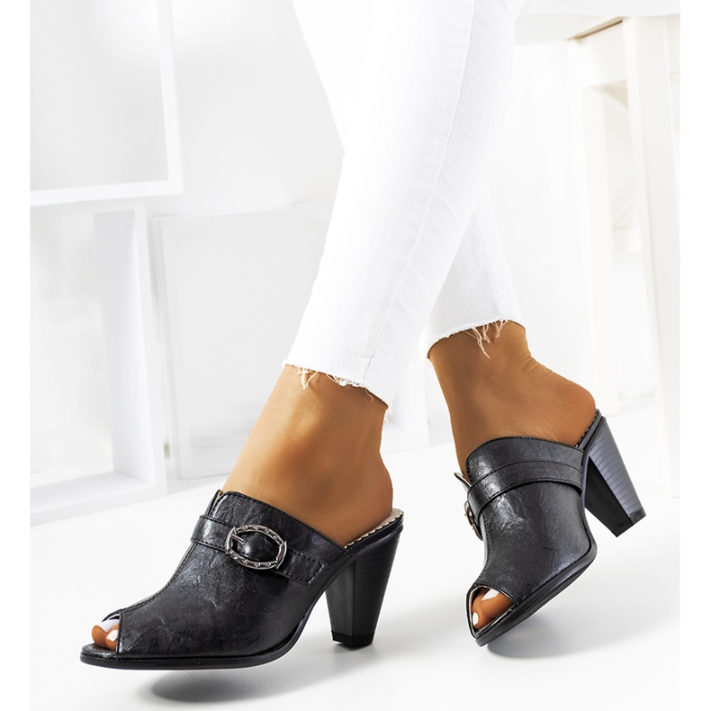 Crne papuče na Lucinda postu crna 1