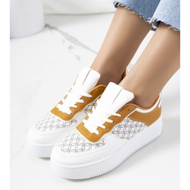 Bijele ženske tenisice Manal bijela žuta boja 1