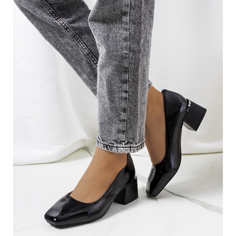 Crni lak pumpice na Peet stupu crna 1