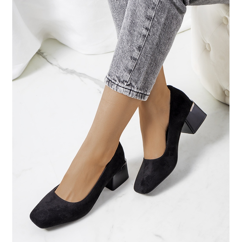 Crne pumpice na Bloor postu crno 1