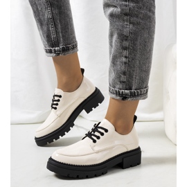 Bež brogovi s Noralie traktorskim potplatom 1