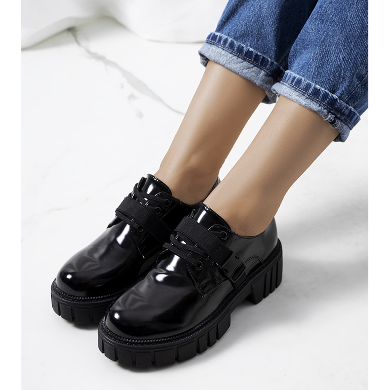 Crne cipele na traktorskom potplatu Vellem crna 1