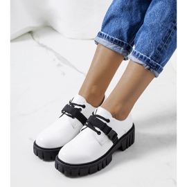 Bijele cipele na traktorskom potplatu Marike bijela 1