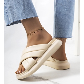 Bež papuče na Allport platformi 1