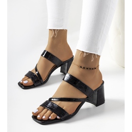 Crne lakirane papuče na stupu Gare crna 1